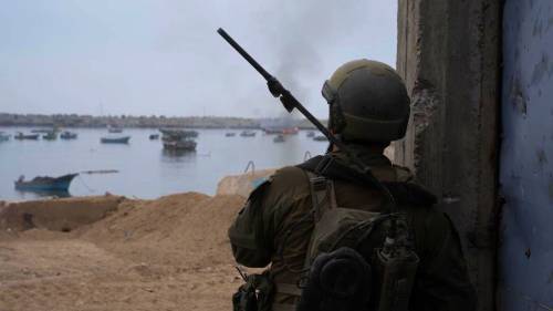 Le navi da guerra israeliane (con i cannoni Oto Melara) e i blitz sulla costa di Gaza