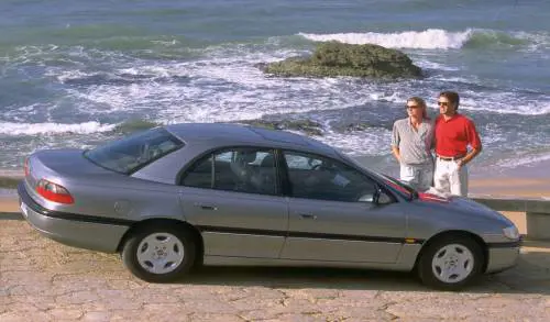 Opel Omega, guarda tutte le foto