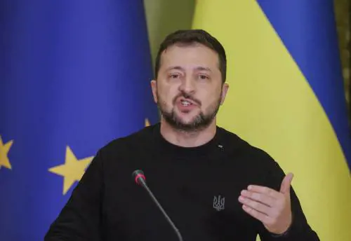 "Uccideremo Putin", "Non ce la faranno". Scontro a distanza tra Zelensky e il Cremlino