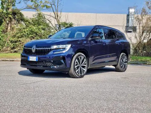 Renault Espace E-Tech: guarda la gallery del nuovo SUV sette posti 