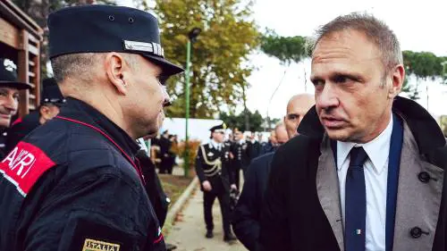 Lollobrigida, il ritardo e lo stop al treno: è polemica. Ma lo staff: "Era necessario"