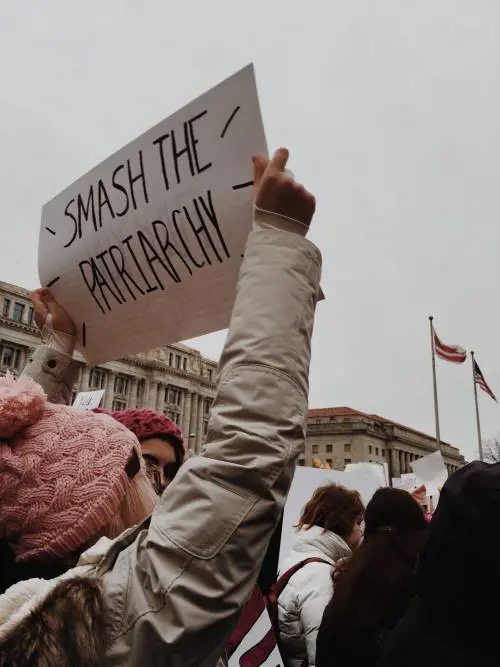 Quel femminismo esasperato che ha già stancato i giovani