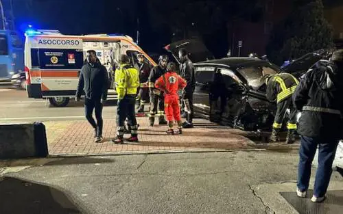 Il video dello schianto che ha distrutto l'auto di Balotelli. E lui rifiuta l'alcol test