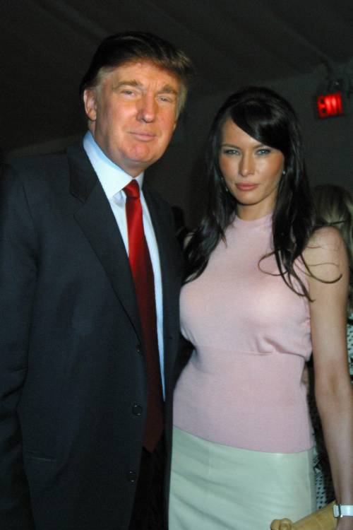 Donald Trump e Melania Knauss alla sfilata di Oscar de la Renta (2004)