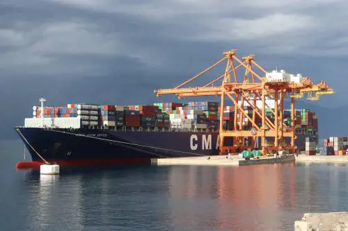 "Era un drone iraniano..." I sospetti Usa dietro l'attacco alla nave cargo israeliana nell'Oceano Indiano