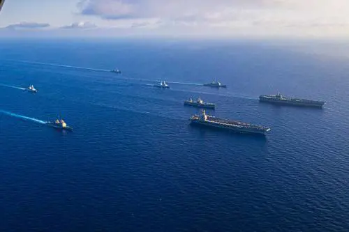 La fuga, i missili e la resa: così la Marina Usa ha salvato la nave israeliana
