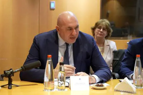 L'ex ministro conferma i timori di Crosetto: "Altre inchieste in arrivo"