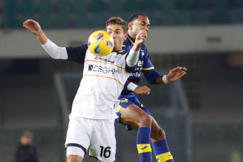 Il Lecce strappa un punto ad un coriaceo Verona: al Bentegodi finisce 2-2