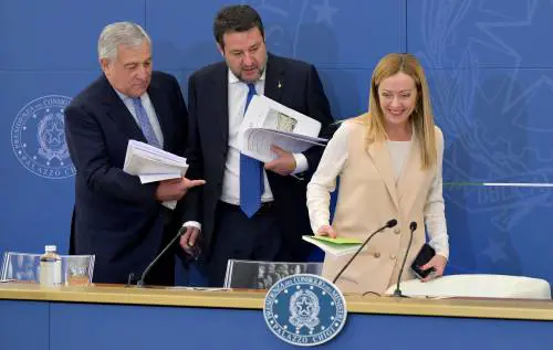 Il centrodestra sfiora il 48%, Pd e 5S giù: sondaggio-mazzata per la sinistra