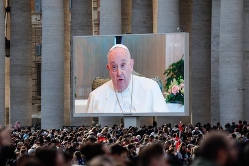 Il Papa non ce la fa: annullato il viaggio a Dubai