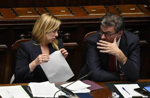 Superbonus, Meloni: "Misura che pesa come un macigno". Si tratta sulla proroga