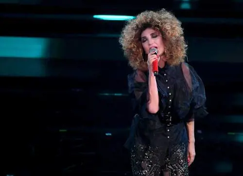 "Finalmente sono diventata cantautrice. Ecco i miei nuovi brani sui tacchi a spillo"