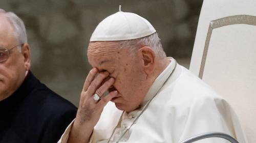 "Ancora non sto bene...". E papa Francesco non legge la catechesi all'udienza generale
