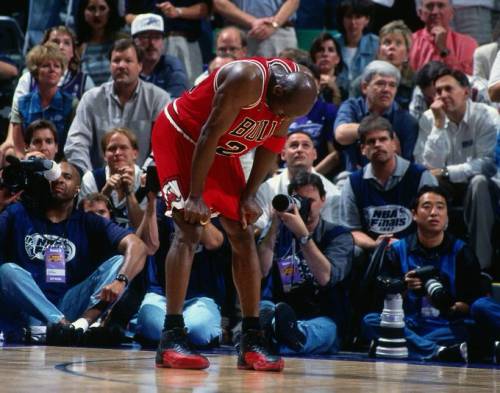 "Non importa se sono malato": quanto fu mitico il "Flu Game" di Michael Jordan