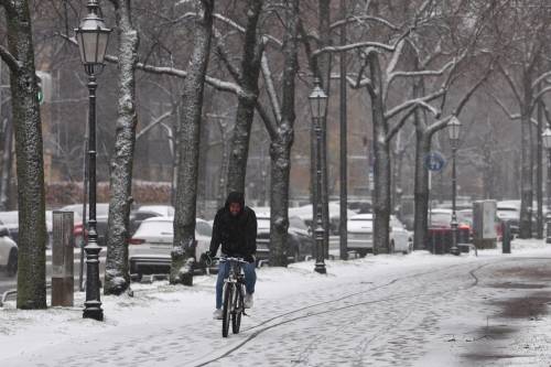Instabilità e neve a bassa quota, cosa si prepara per i prossimi giorni: le previsioni di Giuliacci