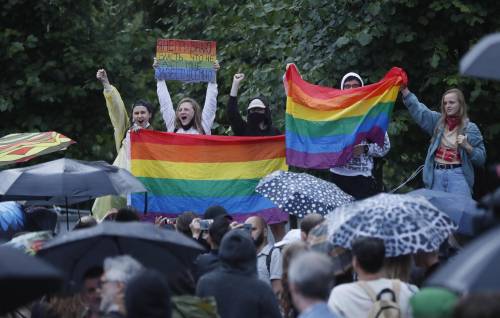 La Russia mette al bando i gay: "Lgbtq movimento estremista"