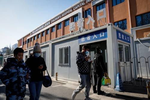 Polmoniti sospette e picco di malattie, conferme dalla Cina: "Ospedali sotto pressione"