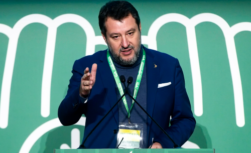 Salvini annuncia: "Non mi candido". Poi chiama Vannacci: "Lui in lista? A me..."
