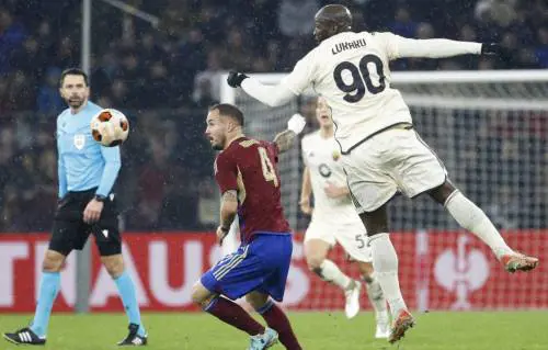 La Roma pareggia contro il Servette e supera il girone ma la strada per gli ottavi è in salita