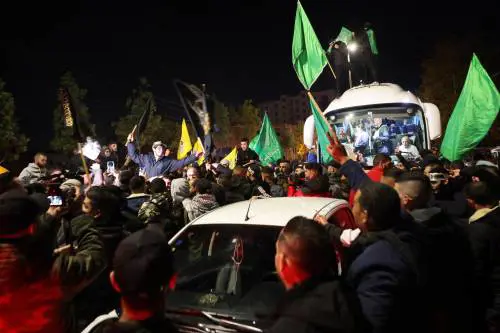 Attentatori, violenti e jihadisti: chi sono davvero i prigionieri tornati da Hamas