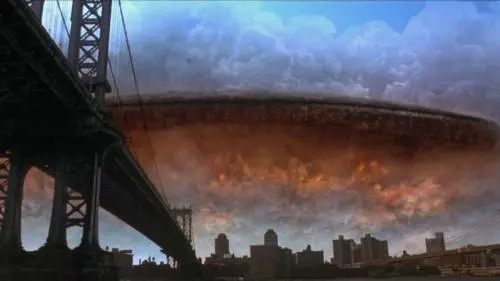Quel film "fracassone" non amato dalla critica: torna il mito di Independence Day