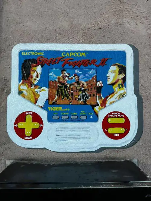 Musk e Zuckerberg come in Street fighter: spunta l'opera come un videogame anni '90