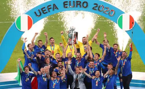 L'Italia contro tutti all'Europeo, tra critiche e accuse oggi spera nell'urna