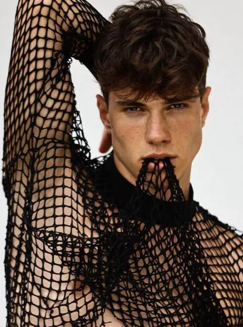 Da "più bello d'Italia" a prete: la storia di Edoardo Santini