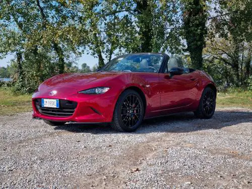 Mazda MX-5 2023: guarda la la gallery della sportiva più accessibile in commercio