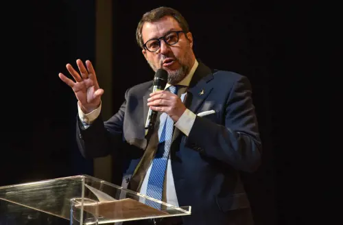 Salvini alla convention sovranista: "L'Europa è occupata da abusivi"