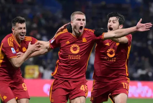 La gioia incontenibile di Rasmus Kristensen: il suo è l'undicesimo gol giallorosso messo a segno dopo l'ottantesimo (via As Roma)