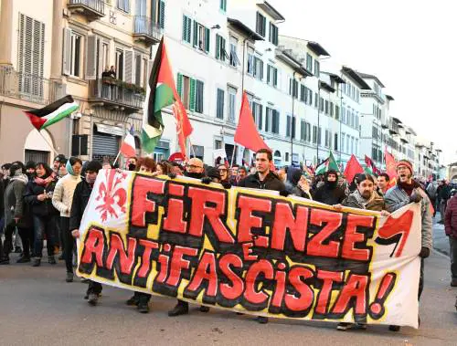 La sinistra si fa in cinque per disturbare la kermesse