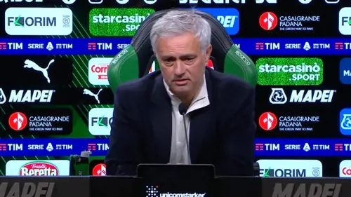 Mou, ultrà in panchina. L’ultima provocazione va in diretta su Dazn: parla solo in portoghese