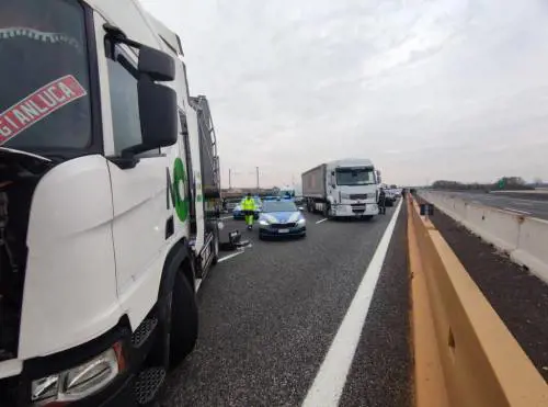 Tentato assalto a un portavalori sulla A4 Milano-Torino