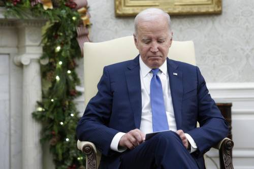 Biden bocciato su tutti i fronti: è allarme rosso alla Casa Bianca