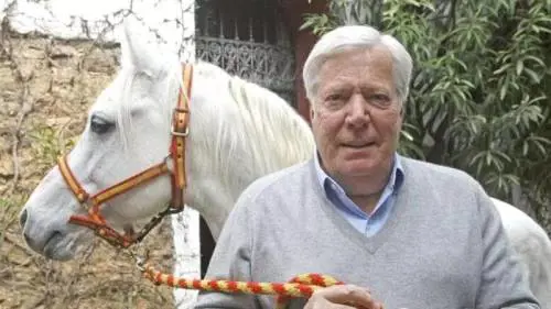 L'erede di Hermès adotta il giardiniere e vuole lasciargli 10 miliardi. L'opposizione di una Ong