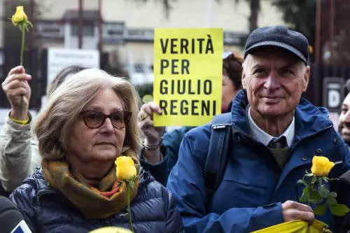 Omicidio Regeni, rinvio a giudizio per quattro 007 egiziani. La madre: "È una bella giornata"