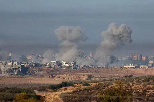 Tank, bombe e blackout: prosegue l'offensiva di Israele a Gaza