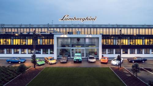 Lamborghini, storico accordo coi sindacati: riduzione orario e aumento salario