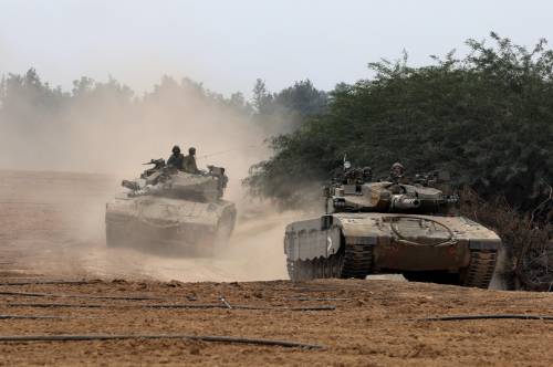 Tank israeliani nel centro di Khan Yunis: si stringe la morsa sul sud di Gaza