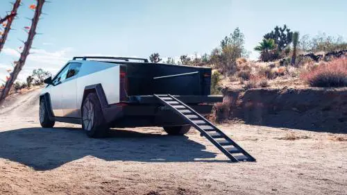 Tesla Cybertruck, gli accessori più strani del pick-up elettrico