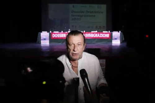 La Cei in imbarazzo sui soldi a Casarini