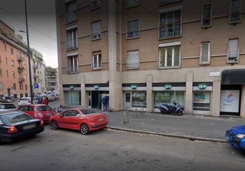 Ostaggi e bottino da 160mila euro, rapina in una filiale Bpm: paura a Milano