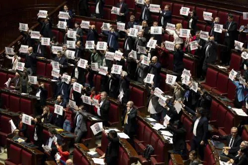Salario minimo, 11 mesi di chiacchiere