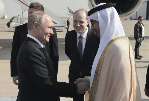 Lo Zar festeggia in tour tra Emirati e Arabia