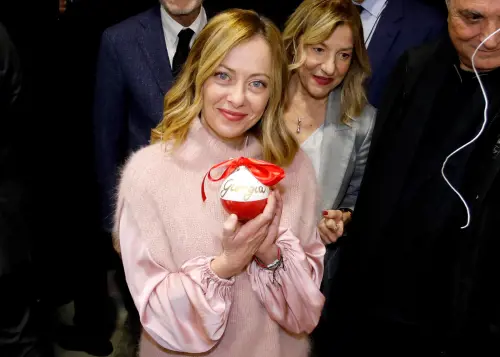 "I negozi di vicinato...". La lezione della Meloni alla "sinistra ztl"