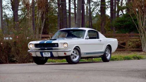 Ford Mustang, guarda le foto di tutte le generazioni