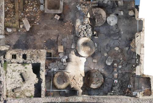 Nuovi scavi a Pompei: spunta il panificio prigione. Schiavi trattati come asini