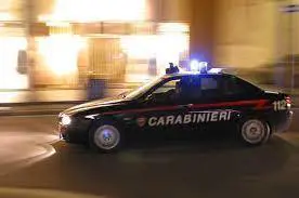 Una donna è stata salvata da un tentativo di suicidio dai carabinieri, che sono riusciti a contattarla al telefono e a raggiungerla dopo che aveva ingerito una forte dose di farmaci ma prima che questi avessero un effetto letale per lei