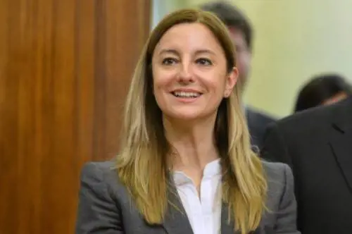 Roberta Lombardi, ex assessore alla transizione ecologica e digitale della regione Lazio, nonché consigliere regionale del Movimento 5 Stelle alla Regione Lazio, a processo per alcune frasi rivolte all'ex consigliere Francesca De Vito in una chat 5 Stelle